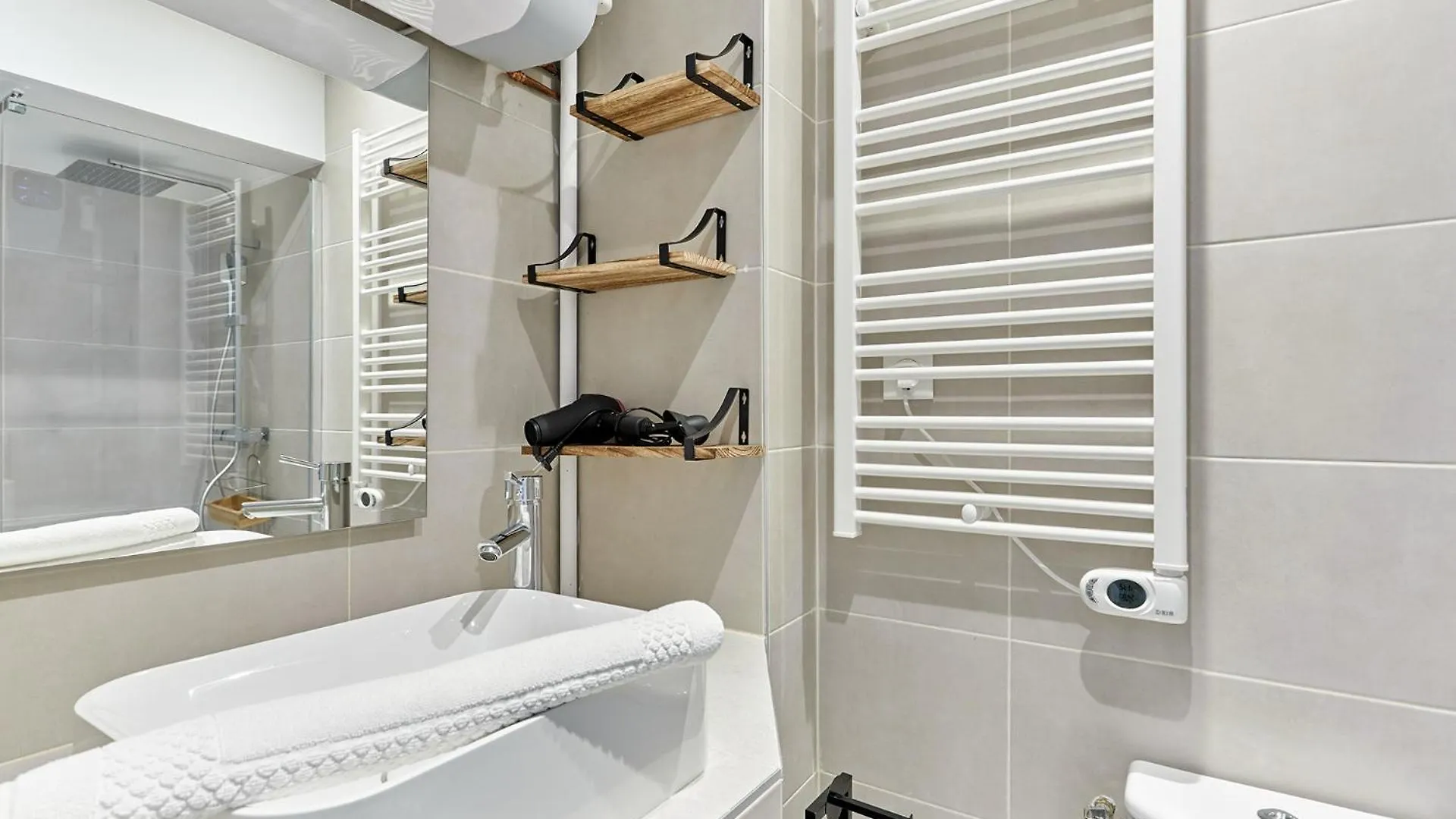 Charming 1 Bedroom Flat Coeur Du Marais By Studio Prestige 파리 0*,  프랑스